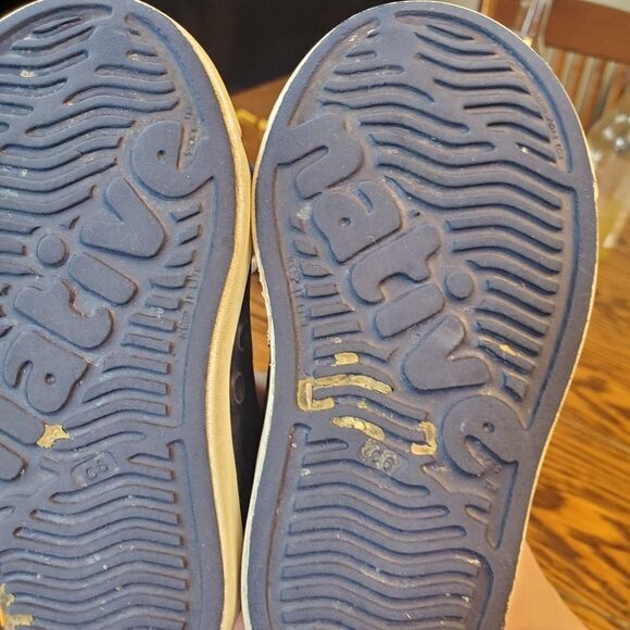 Native Jefferson navy blue shoes sz 6 - Picture 2 of 3
